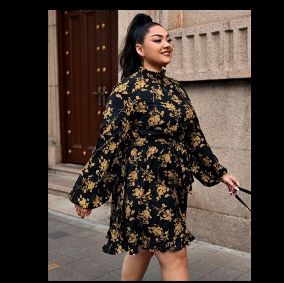 Mock Neck Floral Dress - Picture 2 of 3